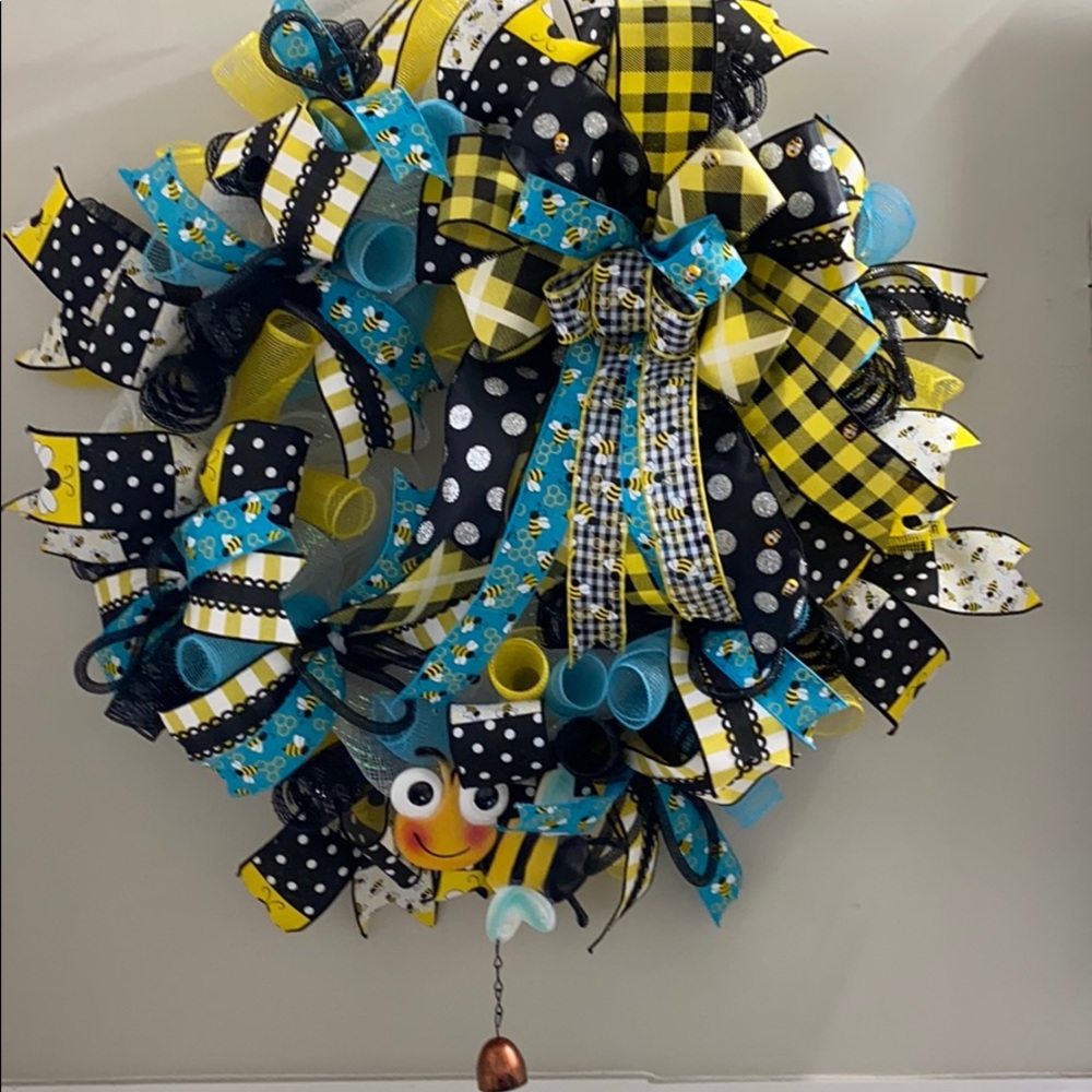 Bee wreath